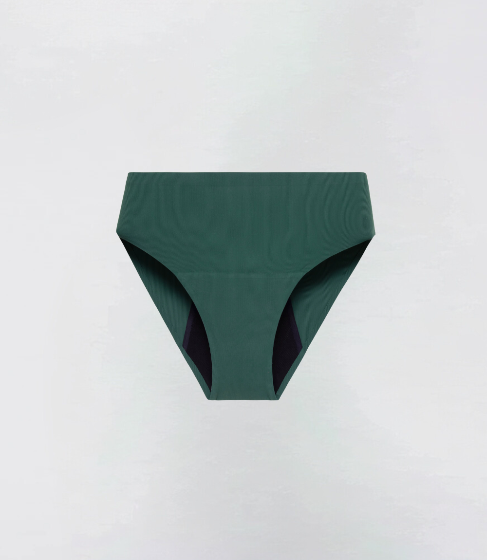 High Waisted Ribbed in donkergroen, productfoto – Maysa