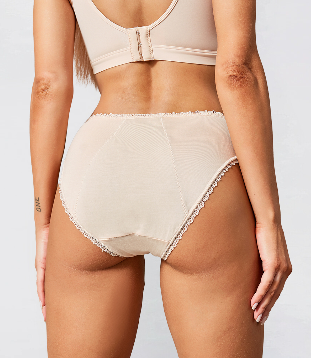 Mid brief Bamboo in abrikoos, achteraanzicht op model – Maysa