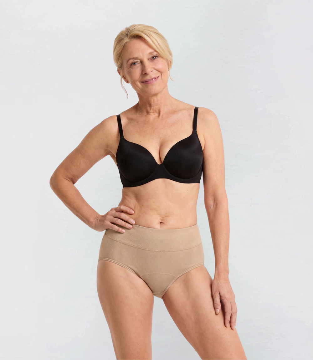 Hiphugger in beige, vooraanzicht op model – Maysa