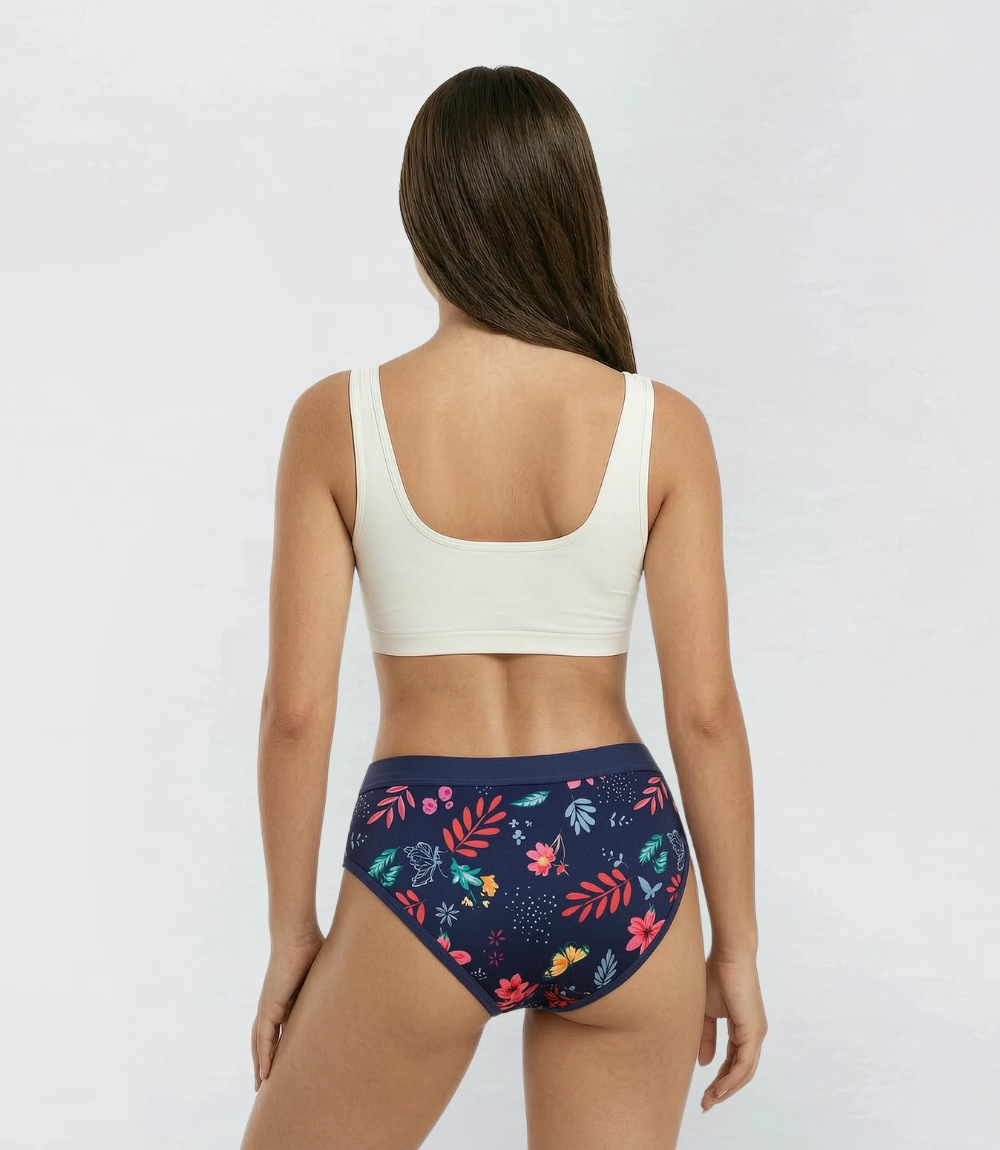 Hipster met Print, achteraanzicht op model – Maysa