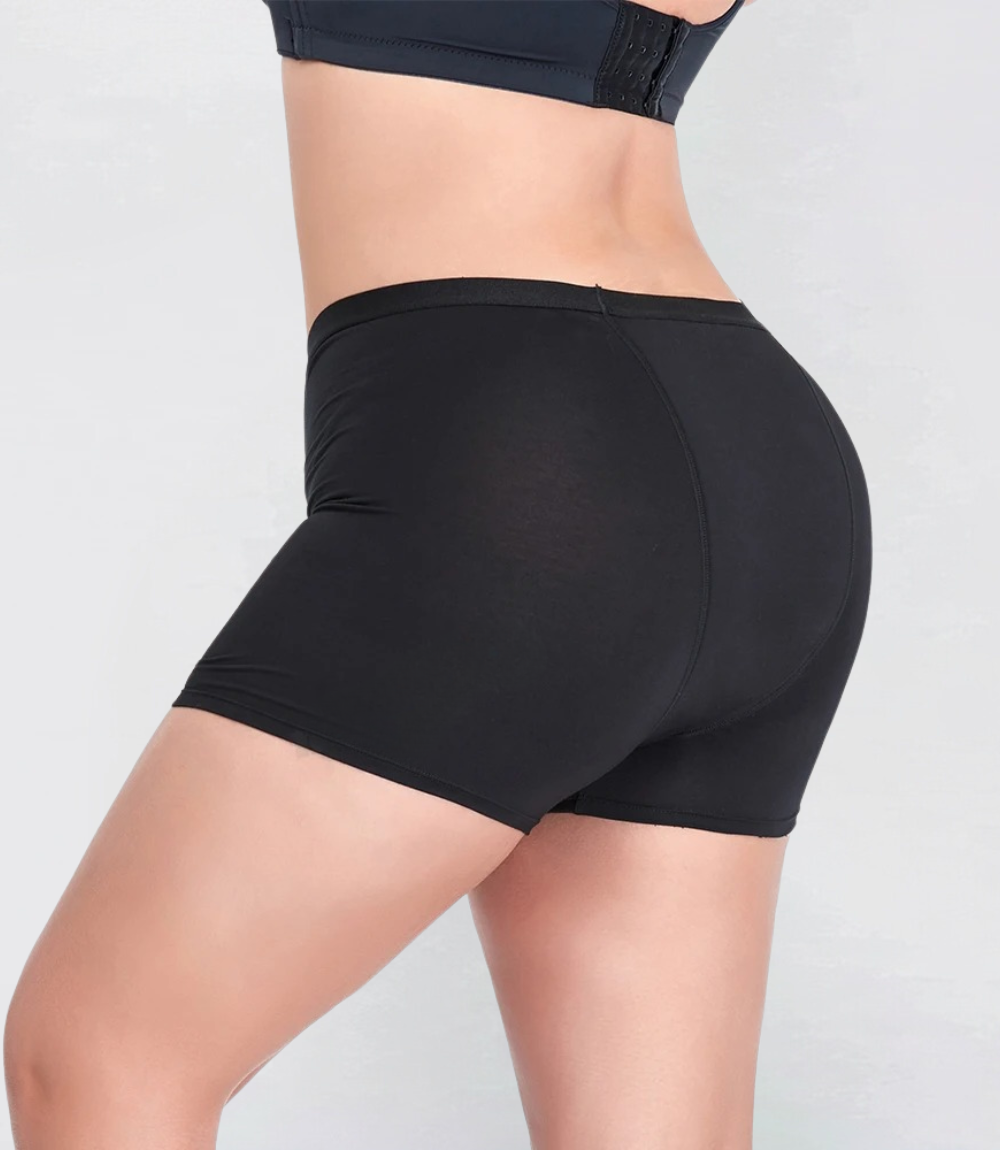 Boyshort in zwart, detail op model – Maysa