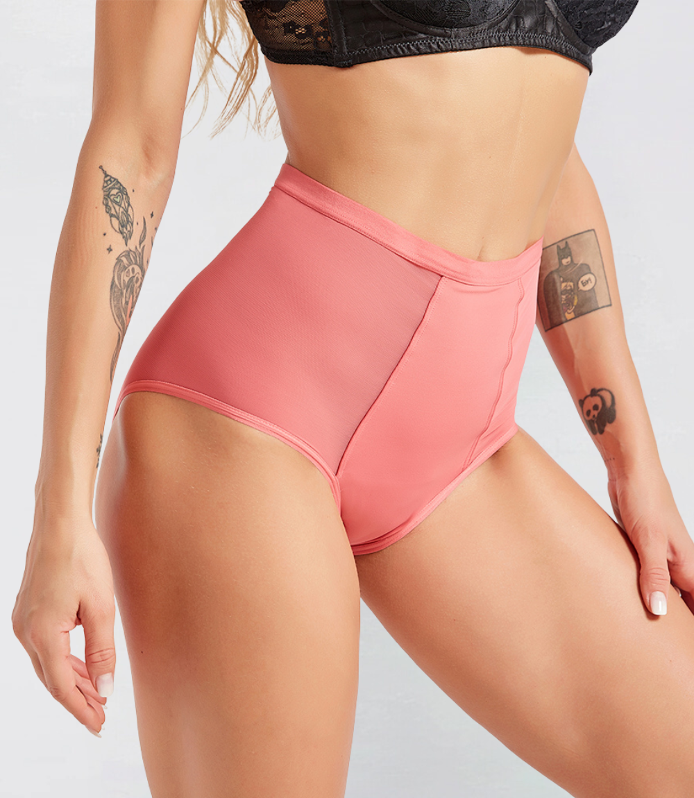 Hugger Mesh in roze, detail op model – Maysa