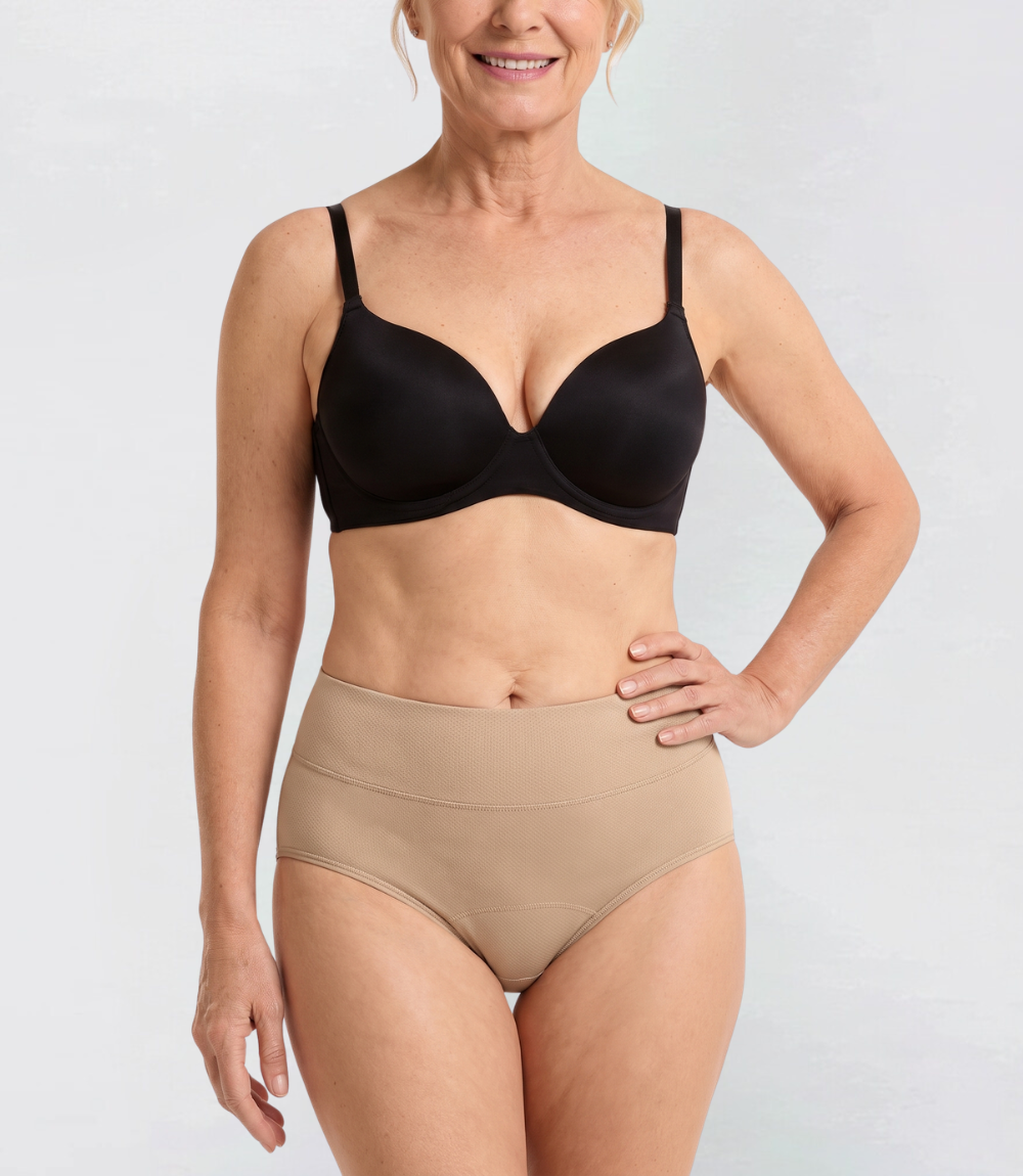 Hiphugger Incontinentie in beige, detail op model – Maysa