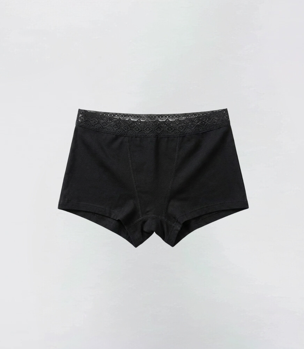 Boyshort met kant in zwart, productfoto – Maysa